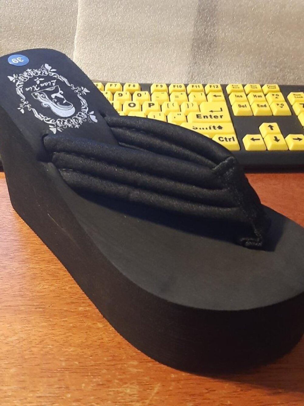 NEW ! Women Lian Xin Platform Wedge Flip Flops Printed Logo Black Sz US 8/EU 39